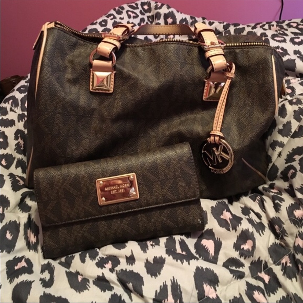 Michael Kors large Grayson purse and wallet